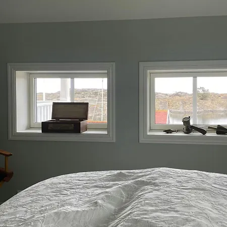 Modern House On Car-free Vestre Sandoya Prázdninový dům